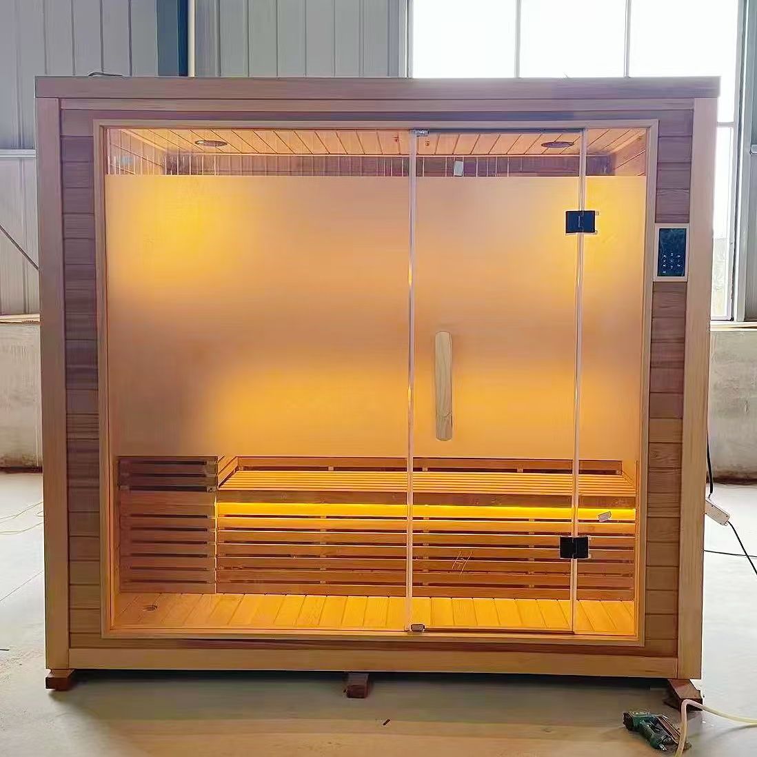 Red cedar outdoor square sauna room insulation and heat gathering