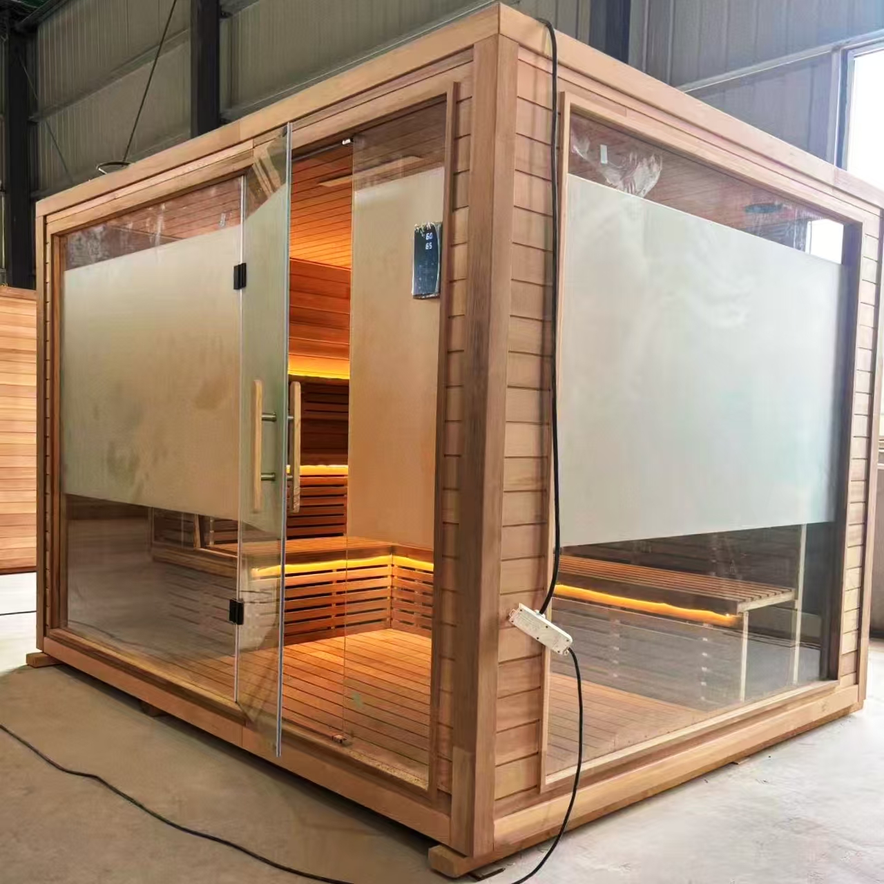 Red cedar outdoor sauna room anti-corrosion and moisture resistance