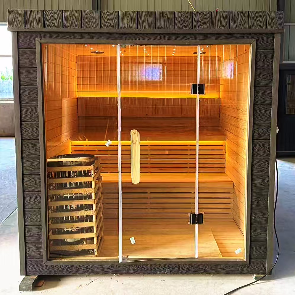 Red cedar outdoor square sauna room leaves fragrance after bathing